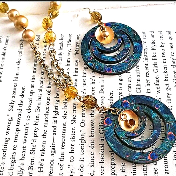 Peacock Feathers Pendant Necklace - Picture 8 of 8